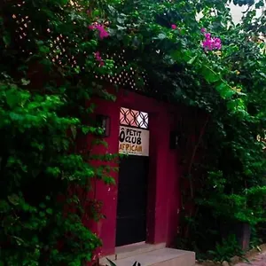 O Petit Club Africain Bed and breakfast